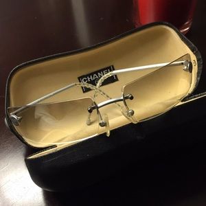 CHANEL Sumglasses